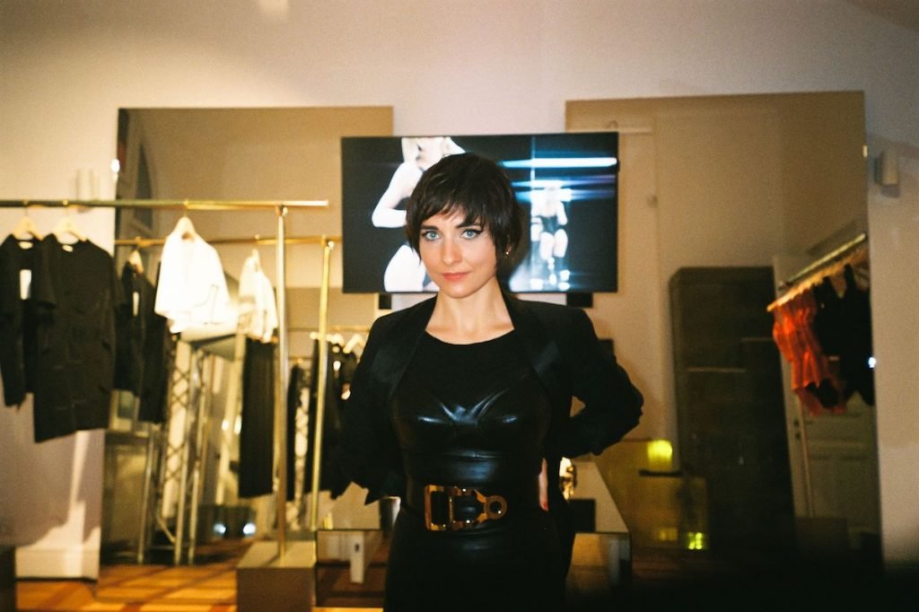 Andreea Bădală la noul showroom MURMUR. Foto: Andi Singer